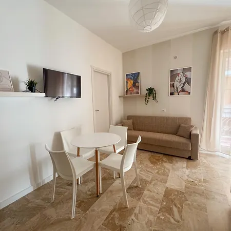 Living Orlando Konukevi Corigliano Calabro